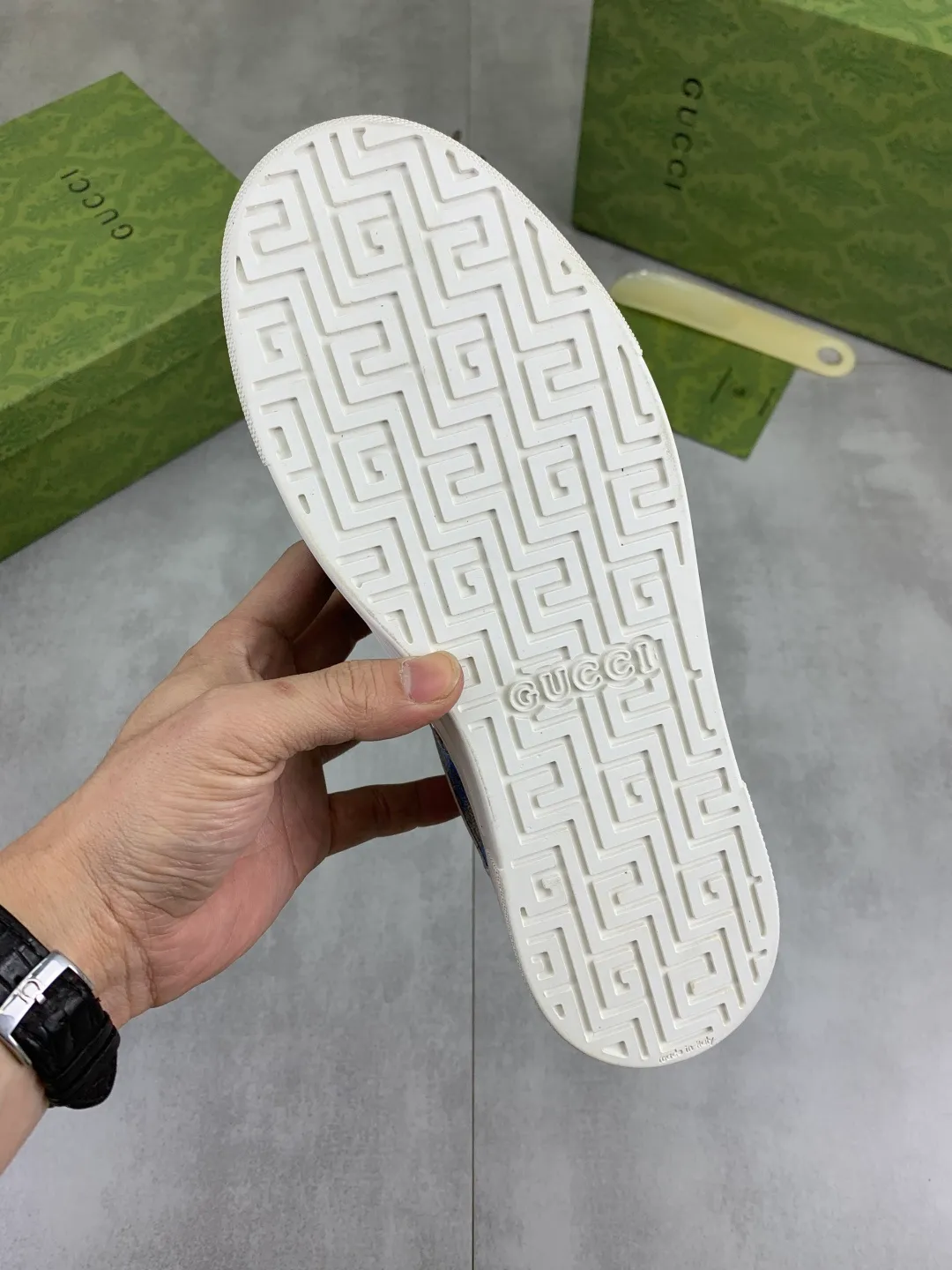 Men's shoes P400 💰[New style] 🆘 The latest model from Gucci's official website🎁Classic casual and fashionable men's shoes👟Hot style💥The style is simple and elegant, exclusive for trendy men. Unique official website latest brand elements👑Gucci original decoration, fashionable and generous, the fabric is made of original soft calfskin➕Comfortable soft sheepskin lining ✅The official website specifies wear-resistant rubber outsole_full of elasticity, classic model taken in real life🎬Color: 2️⃣colors available😍Number: 38-44